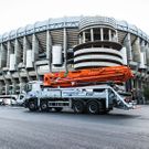 Bombeos de Hormigón Europa camión en exterior del Bernabéu